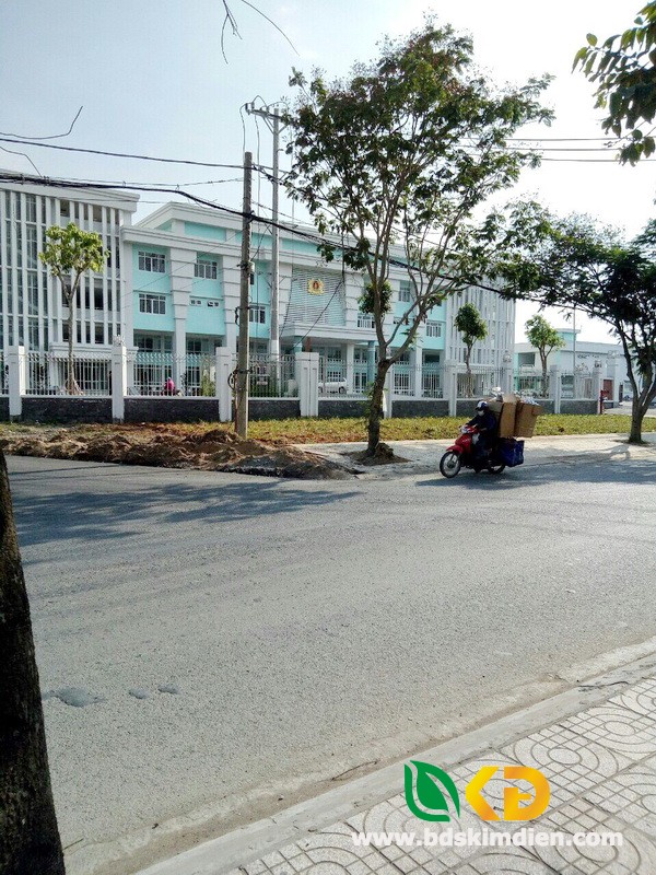 Bán nhà cấp 4 và đất mặt tiền Nguyễn Bình Nhà Bè.